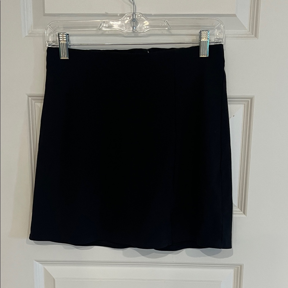 American Eagle Women’s Classic Black Skort